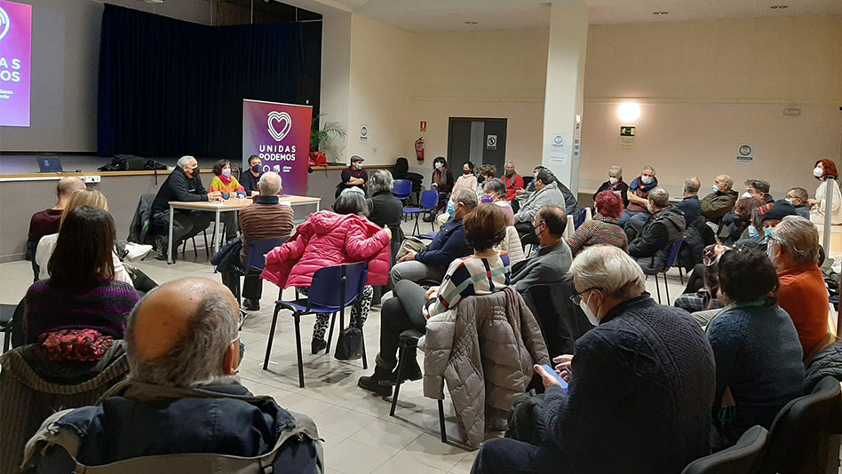 Decenas de personas participan en el encuentro ciudadano organizado por Unidas Podemos