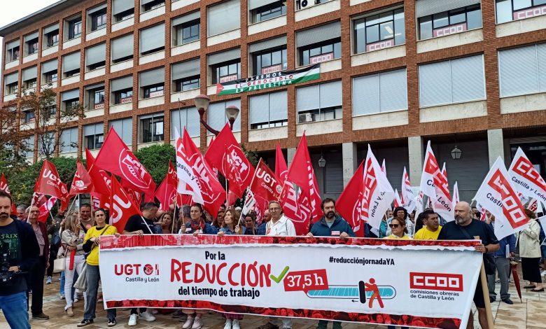 Juan Gascón asiste a las protestas por la reducción de la jornada laboral en Palencia