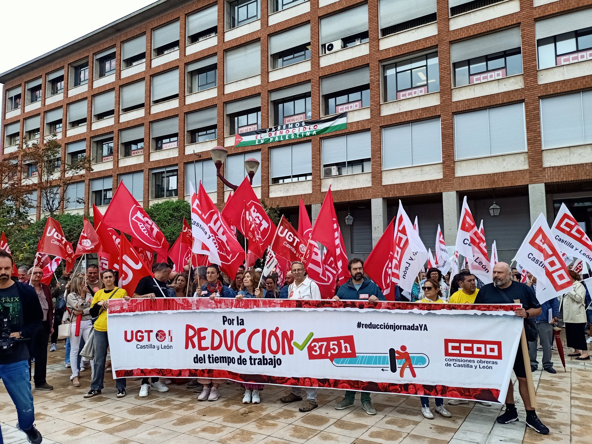 Juan Gascón asiste a las protestas por la reducción de la jornada laboral en Palencia